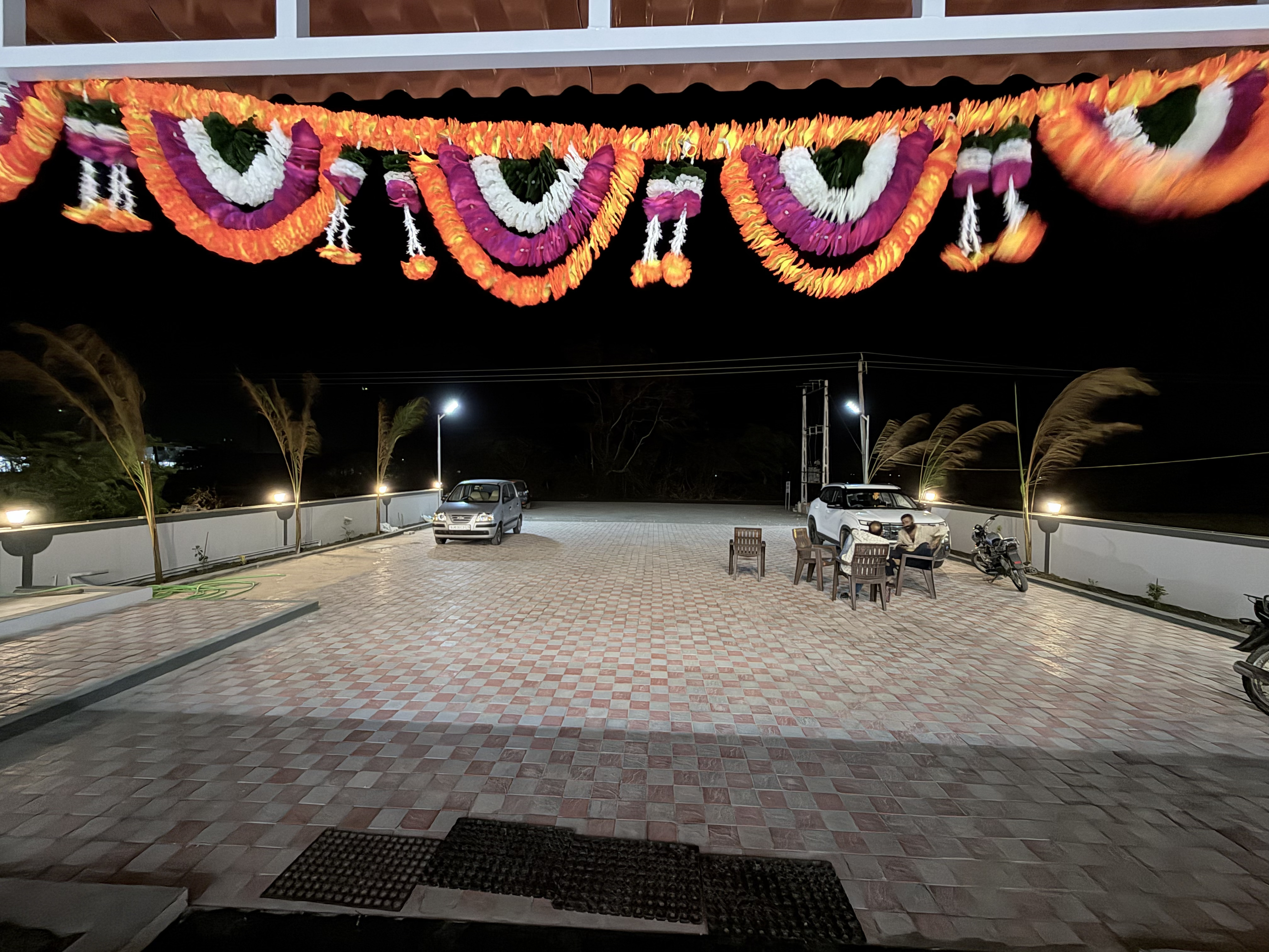 Free secure parking compound at Keshav Residency hotel on the Bhatiya Bhogat road
